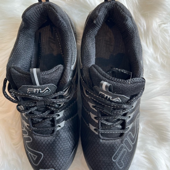 Men’s black Fila sneakers size 10 - Picture 6 of 7